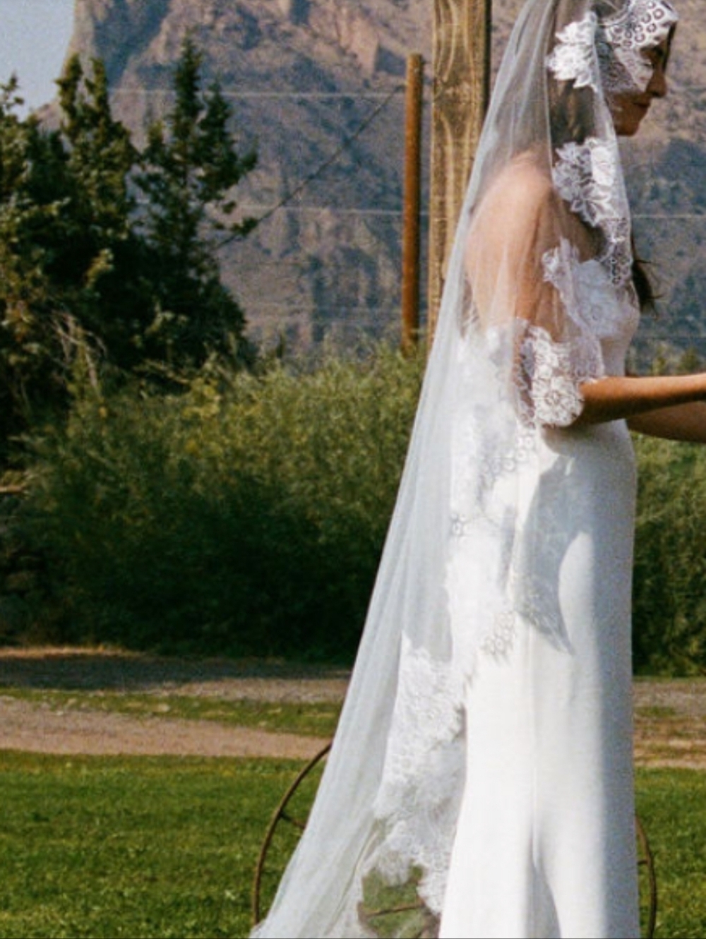 Gorgeous Off White Mantilla Lace Veil 106" - Picture 3 of 4